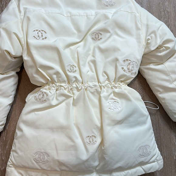 CHANEL 2021 Coat Jacket CC Logo White Padded Down Puffer Hooded size 36 - Picture 9 of 13